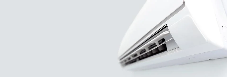 Air conditioner system on white wall room Foto stock