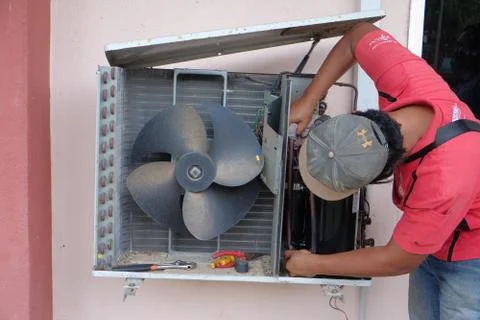 Air conditioning  servicing Foto stock
