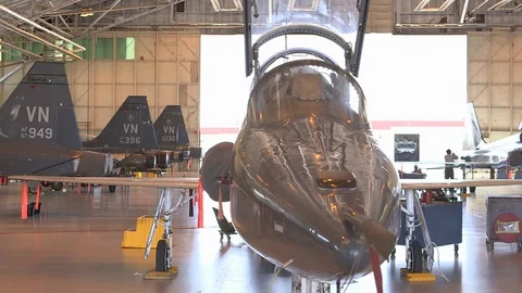 Air Force Mechanics Work On T-38 Talon Fighter Jet 08 스톡 동영상 127995115