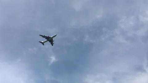 Air Force One flying over Dayton Ohio 4k 库存影片 101556526