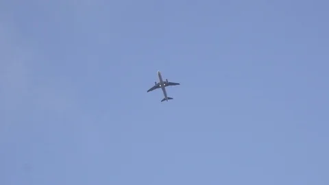 Air Plane Fly Over On Cloudy Day Vidéo 121444204