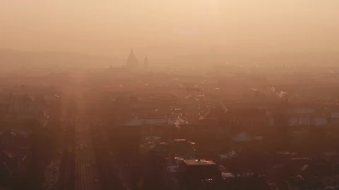 Air pollution: massive smog over downtown Budapest - aerial 4K video Vídeo Stock 99243564