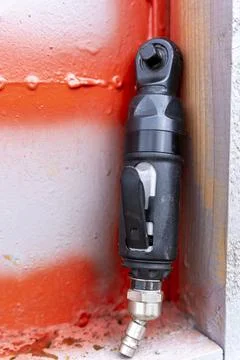 Air ratchet wrench. angular pneumatic wrench on a gray background Stock-Fotos