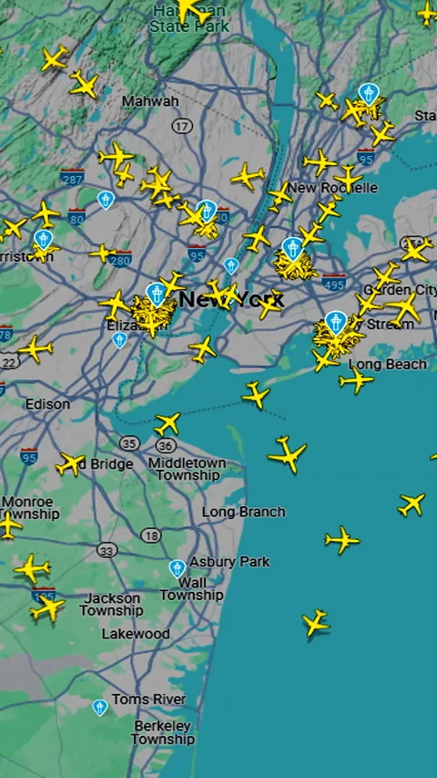 Air Traffic Map Showing Multiple Aircraft Over New York and Philadelphia Region Stock Footage 335446465