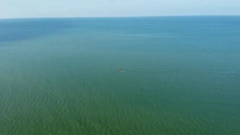 The air view of the speed boat prevails in the middle of the blue ocean Stock Footage 147672956