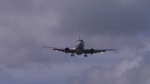 Airbus A320 final approach Stock Footage 1033778