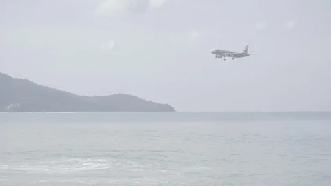 Airbus A320 on final approach Stock Footage 92106913