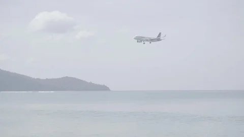 Airbus A320 on final approach Stock Footage 92106984
