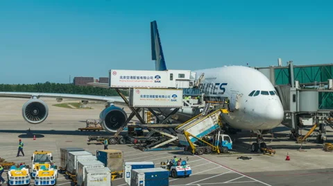 The Airbus A380 unloading and loading of good at airport. 動画素材 66555044