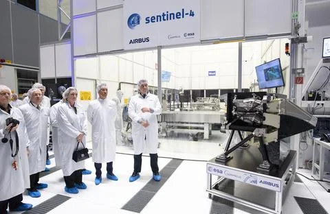 Airbus modernizes solar array production for satellites, Taufkirchen, Germany -  Stock-Fotos