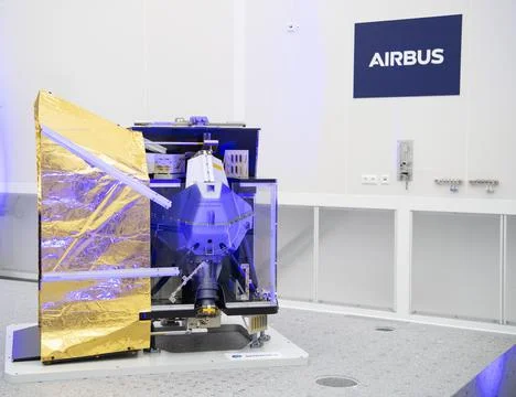 Airbus modernizes solar array production for satellites, Taufkirchen, Germany -  Foto stock