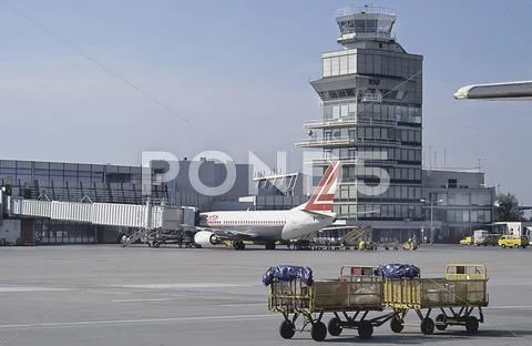 Aircraft airport holiday luggage recovery travel Stock Photos