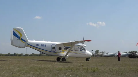 Aircraft check before flight Видео 95287016