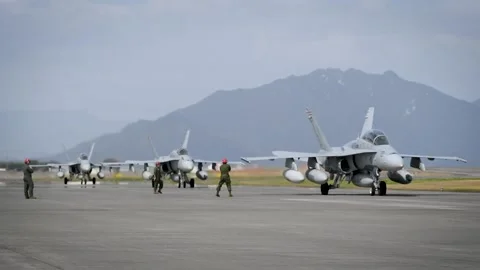 Aircraft marshaller gives despatch aircraft signal to U.S. Marines F/A-18 Hornet 스톡 동영상 237998853