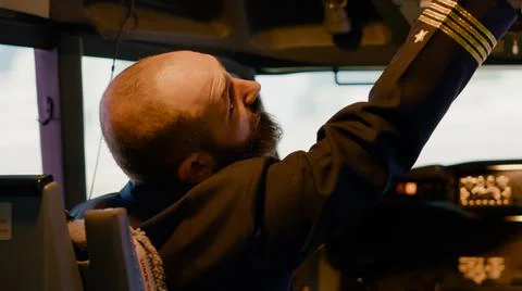 Airline captain using control panel buttons command to fly plane Foto stock