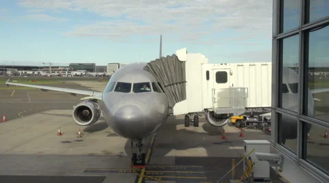 An airline pilot preparing for take-off at the gate Video stock 48630166