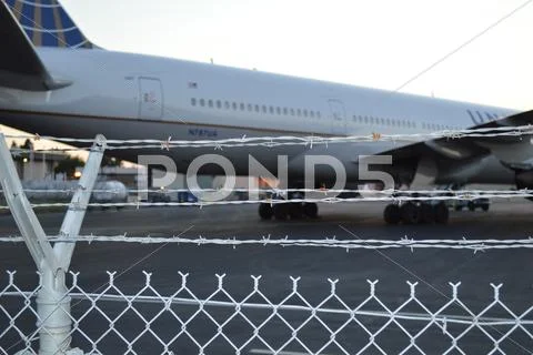 Airliner from behind the security fence at Portland Airport Stock Photos