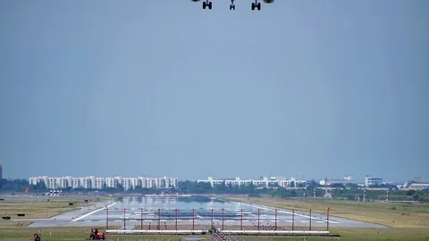 Airliner On A Final Approaching Landing Vídeo Stock 100248256