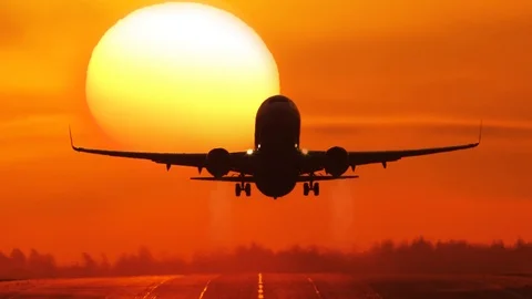 Airliner passing the sun, close-up 動画素材 106711475