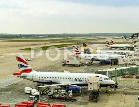 Airliners at Gatwick Airport's South Terminal Stock Photos