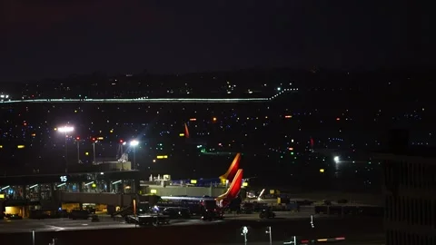 Airliners parked at terminal gates during night timelapse at LAX airport Vídeos de archivo 345104489