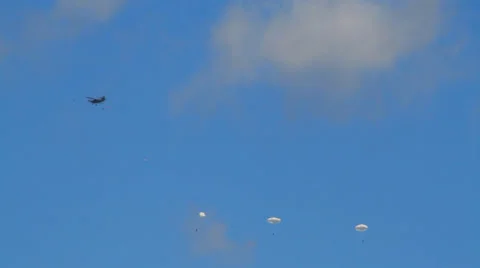 Airplan parashut Stock Footage 30297761