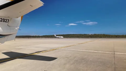 Airplane of Aerolínea Estelar taking off from Simón Bolívar International Видео 330919098