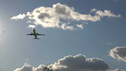 Airplane And Clouds Vídeo Stock 106621342