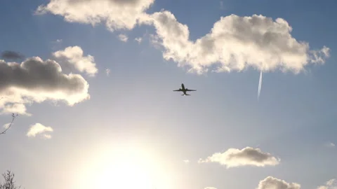 Airplane And Sun Vídeo Stock 106753910