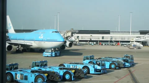 Airplane Backing Up and Preparing for Takeoff Vidéo 57223124