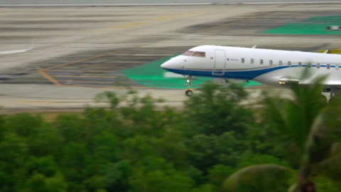 Airplane of Bajaj arrival Vídeo Stock 194707268