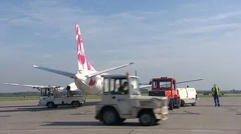 Airplane being prepared for the next flight Stockbeeldmateriaal 33648346