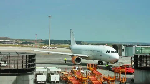 Airplane being prepared before taking flight Stock-Footage 11018500