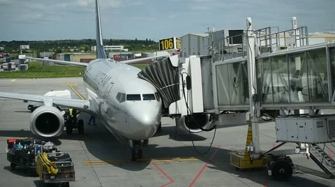 Airplane connected to the jet way on Henry Coanda International Airport 스톡 동영상 65307294