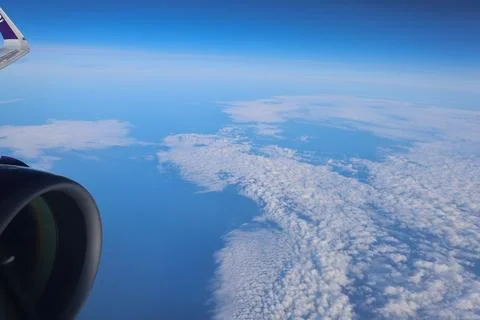 Airplane engine above dense cloud layer Foto stock