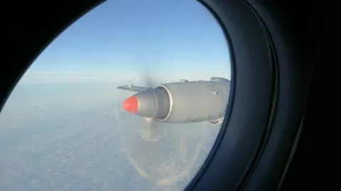 Airplane engine and propellers in flight. Stock-Footage 145235012