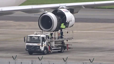 Airplane Engine Maintenance at Airport Vídeo Stock 238631074