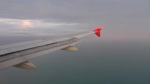 Airplane flies over the ocean Video stock 277541017