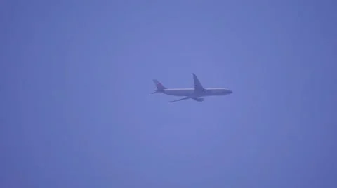 Airplane Flies Overhead Stock-Footage 47755610