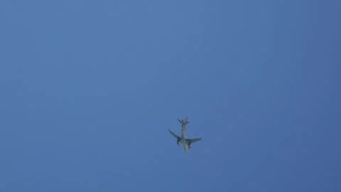 Airplane in flight disintegrates Video stock 138263731