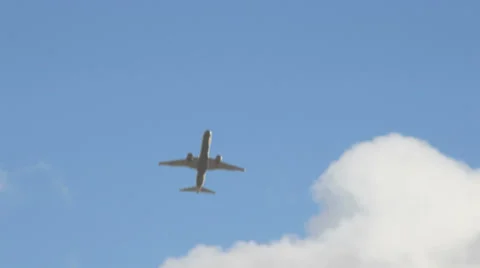 Airplane flight 動画素材 32750173