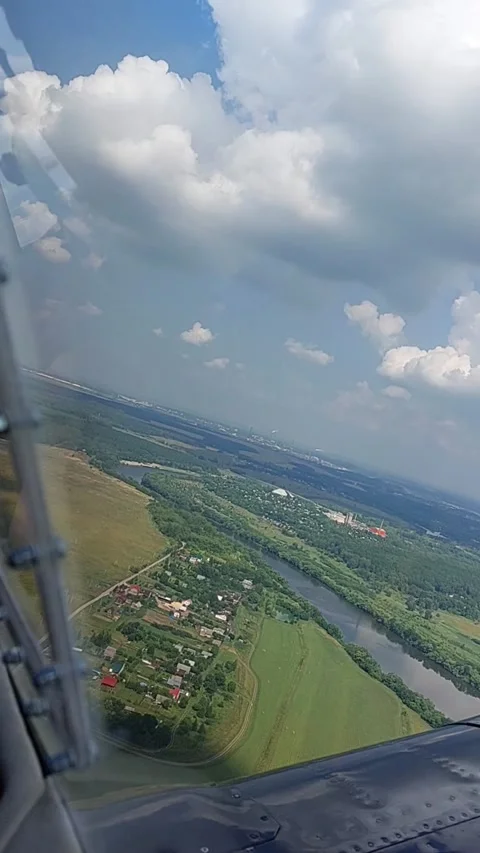 Airplane flight landing Stock Footage 201890540