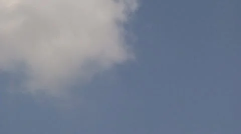 Airplane in flight overhead Stock-Footage 935302