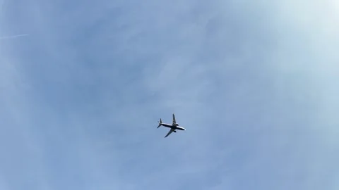 Airplane flying with a blue sky 動画素材 332592921