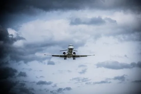 Airplane flying with clouds in background Fotos Stock