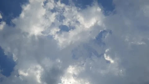Airplane Flying, Far Beyond the Cloudy Sky 库存影片 335271710