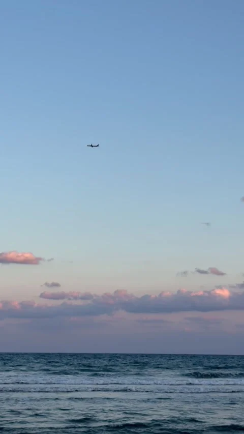 Airplane flying Stock Footage 333218657