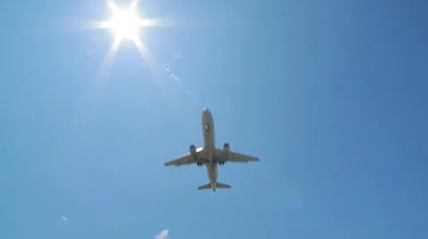 Airplane flying over head Video stock 39302743