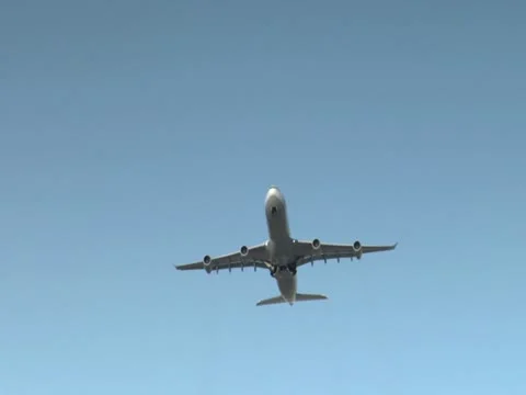 Airplane flying overhead Stock-Footage 18010539