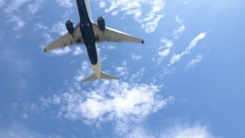 Airplane Flying Overhead Stock Footage 92498545